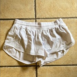 Lululemon 2.5” white shorts